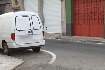 Las calles de El Goro (Telde), un cementerio de vehículos abandonados/TA.